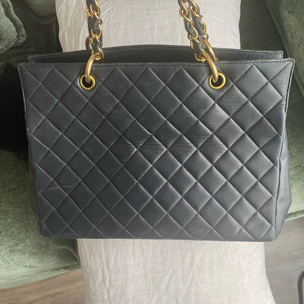 Chanel Black Lambskin Quilted Large Tote Bag with Gold Chain & Leather Handles - Picture 5 of 16